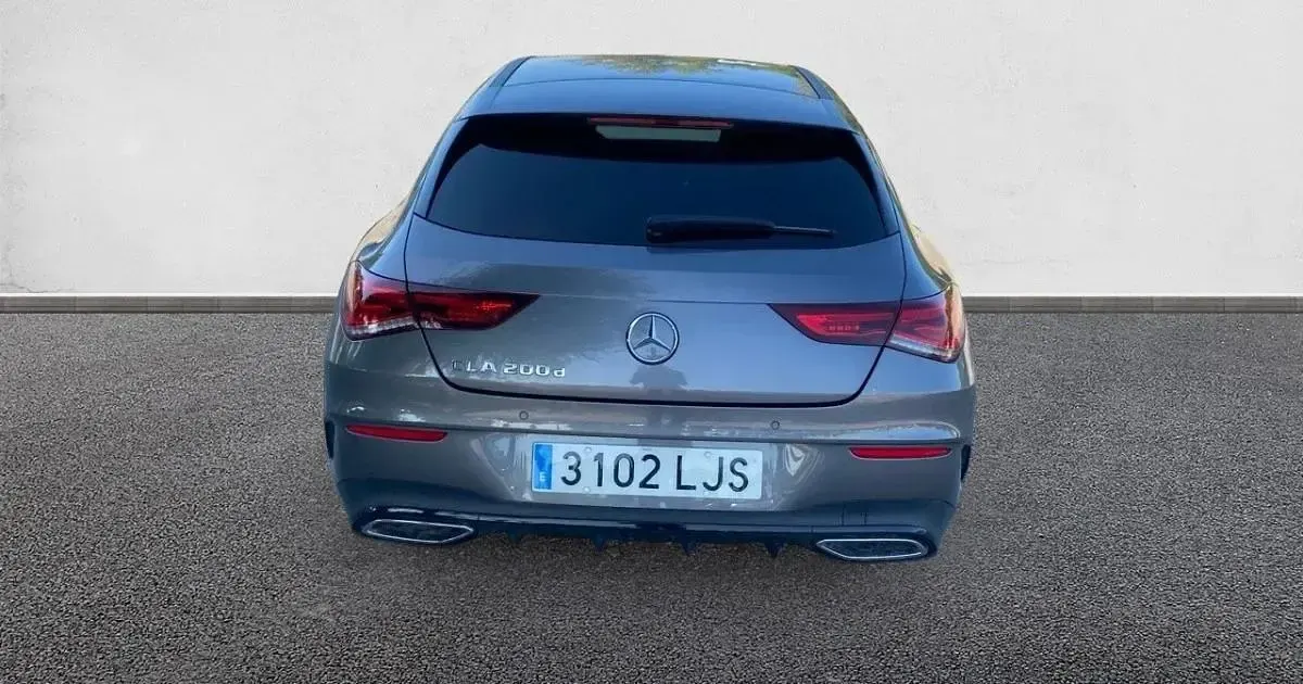 Usado Mercedes CLA200 Shooting Brake 150 CV (110 kW) 2020 Familiar