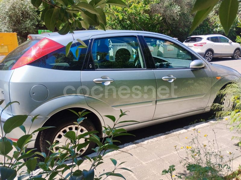 Gris / plata Usado 2004 Ford Focus Trend Berlina | 2300 € (Precio justo) - Imagen 1/4