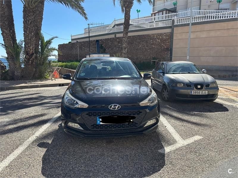 Usado Hyundai i20 75 CV (55 kW) 2019 Negro Utilitario