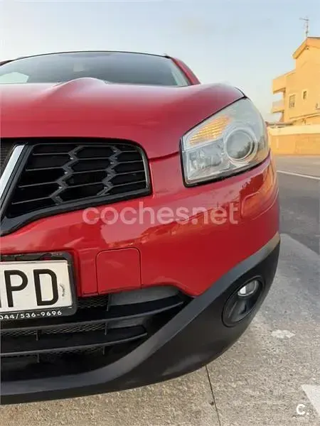 Usado Nissan Qashqai Tekna 140 CV (102 kW) 2013 Rojo SUV