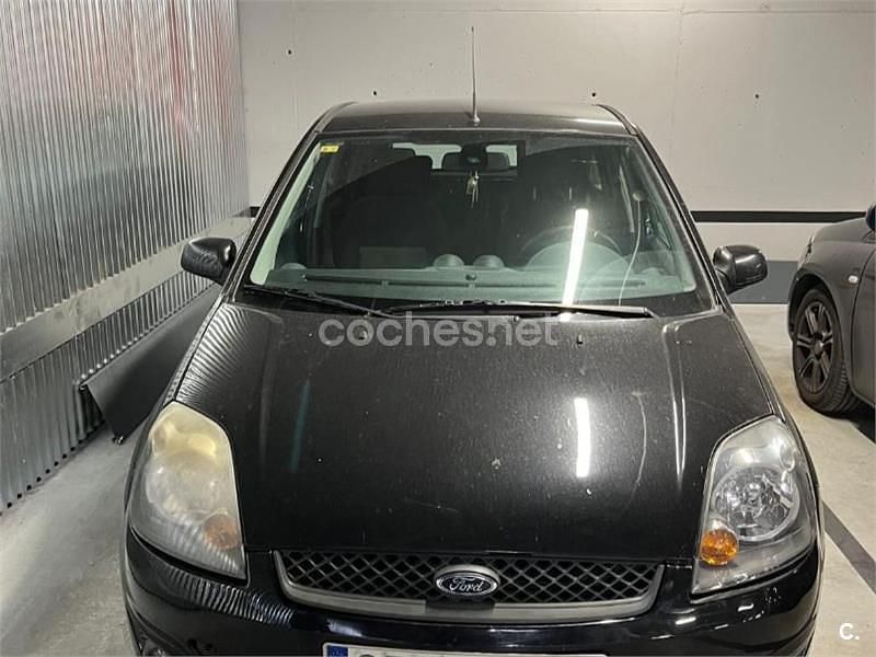 Usado Ford Fiesta Trend 68 CV (50 kW) 2005 Negro Utilitario