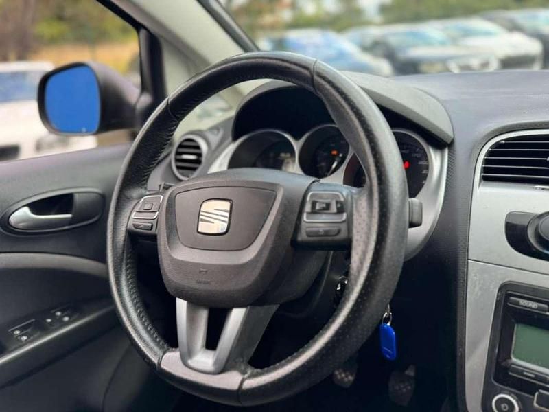 Usado Seat Altea Sport 160 CV (117 kW) 2008 Gris / plata Monovolumen