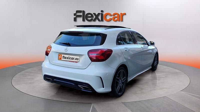 Usado Mercedes A180 AMG line 122 CV (89 kW) 2017 Blanco Berlina