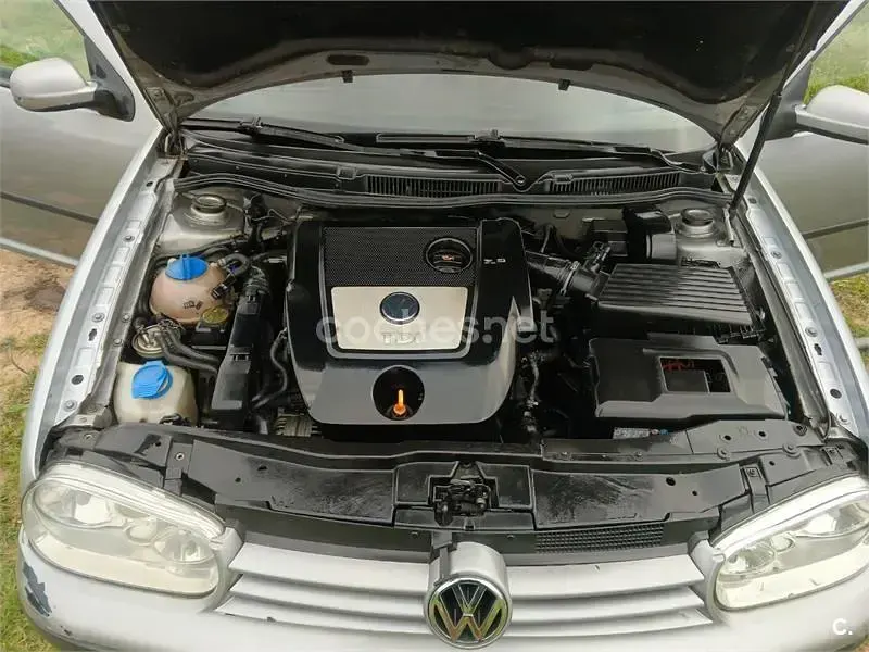 Usado VW Golf IV Advance 100 CV (73 kW) 2003 Gris / plata Familiar