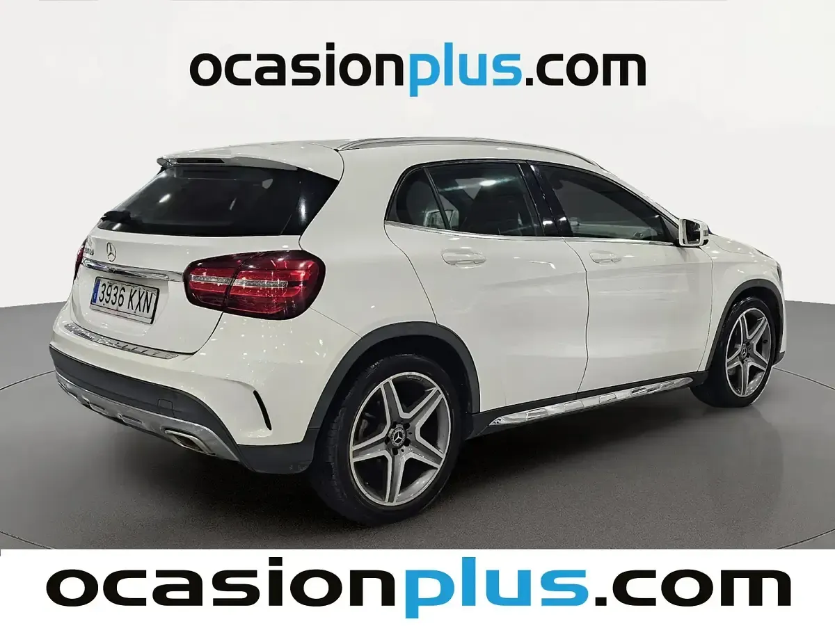 Usado Mercedes GLA180 122 CV (89 kW) 2019 Blanco SUV