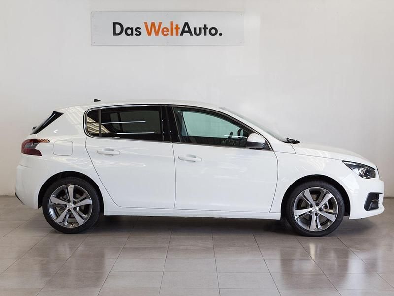 Usado Peugeot 308 Allure 130 CV (95 kW) 2019 Blanco Berlina