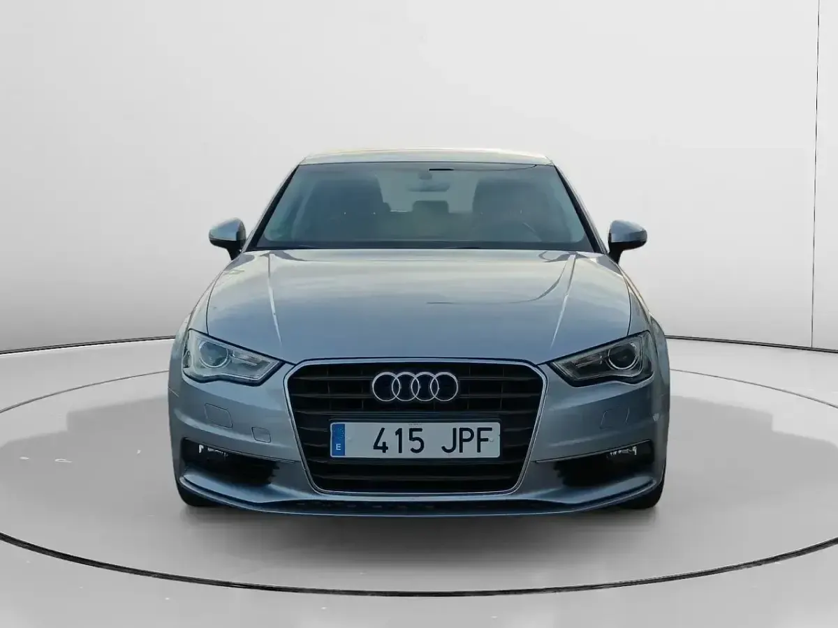 Usado Audi A3 Attraction 110 CV (80 kW) 2016 Gris Berlina