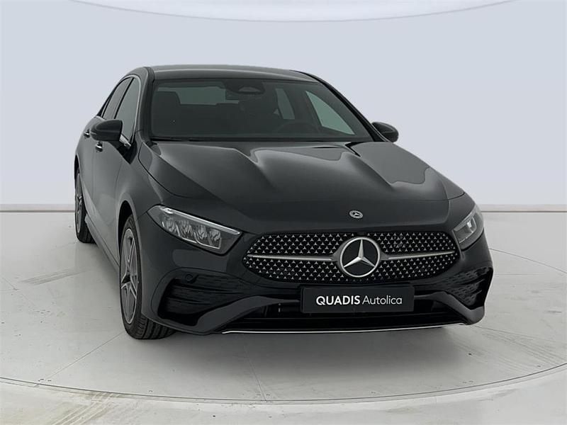 Usado Mercedes A250 218 CV (160 kW) 2024 Negro cosmos Berlina