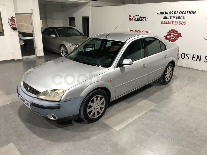 Gris / plata Usado 2002 Ford Mondeo Trend Berlina | 1990 € (Precio justo) - Imagen 1/4