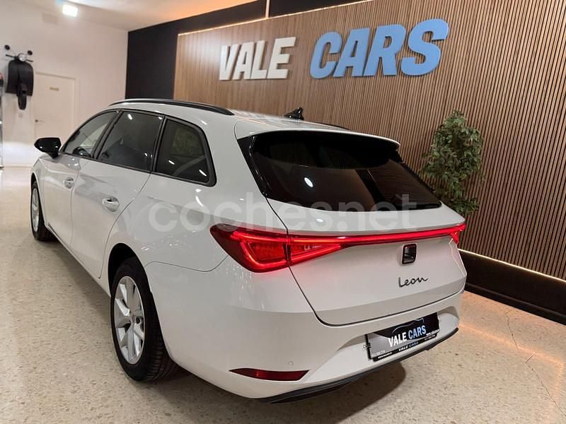 Usado Seat Leon Style 115 CV (84 kW) 2021 Blanco Familiar