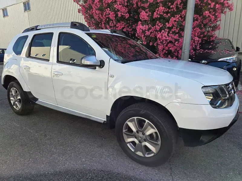 Usado Dacia Sandero Lauréate 90 CV (66 kW) 2014 Blanco Berlina