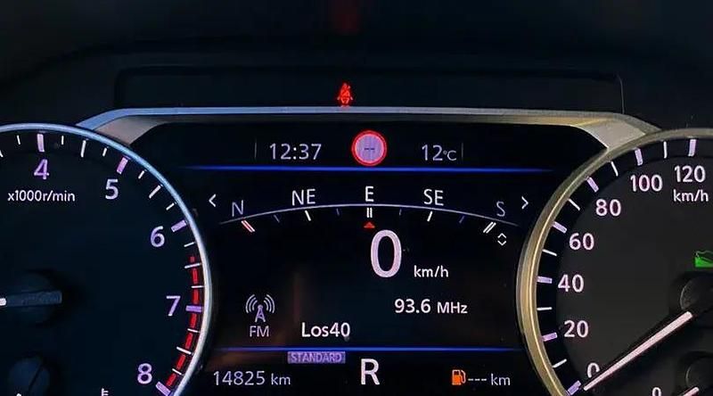 Usado Nissan Juke N-Connecta 114 CV (83 kW) 2024 Midnight black (metalizado) SUV