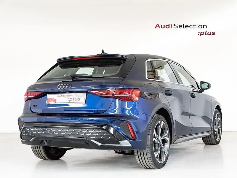 Usado Audi A3 S-Line 204 CV (150 kW) 2025 Azul Berlina