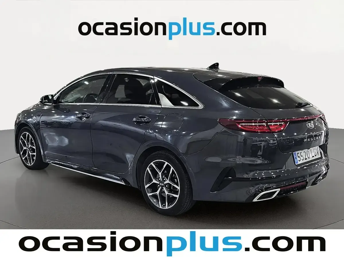 Usado Kia ProCeed GT-Line 140 CV (102 kW) 2020 Gris Familiar