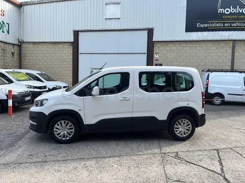 Usado Citroën Berlingo Feel 100 CV (73 kW) 2022 Blanco Monovolumen