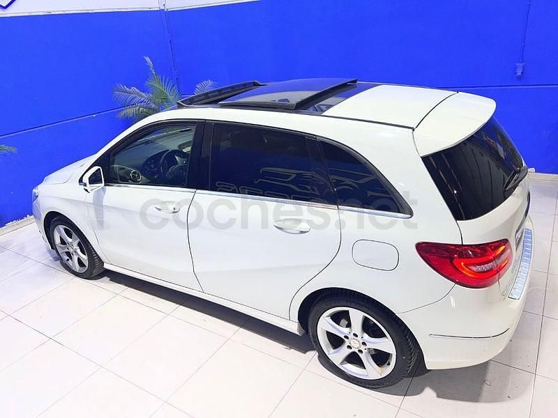 Usado Mercedes B180 AMG 109 CV (80 kW) 2014 Blanco Monovolumen