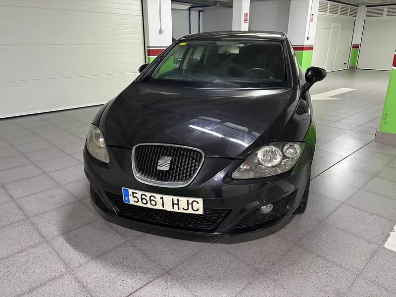 Usado Seat Leon Reference 90 CV (66 kW) 2012 Negro