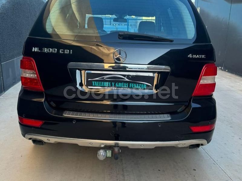 Usado Mercedes ML300 Executive 204 CV (150 kW) 2011 Negro SUV