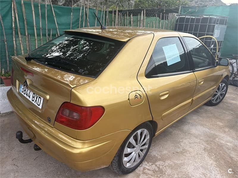Usado Citroën Xsara 75 CV (55 kW) 2002 Amarillo Berlina