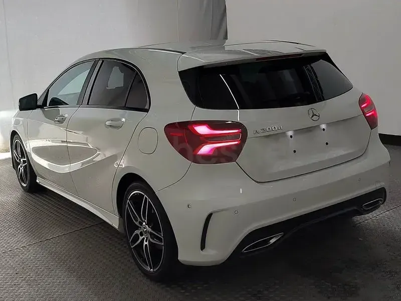 Usado Mercedes A200 136 CV (100 kW) 2017 Blanco Berlina