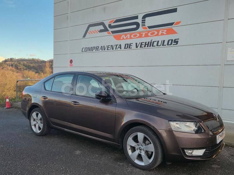 Marrón Usado 2014 Skoda Octavia Ambition Berlina | 10.999 € (Precio justo) - Imagen 1/4