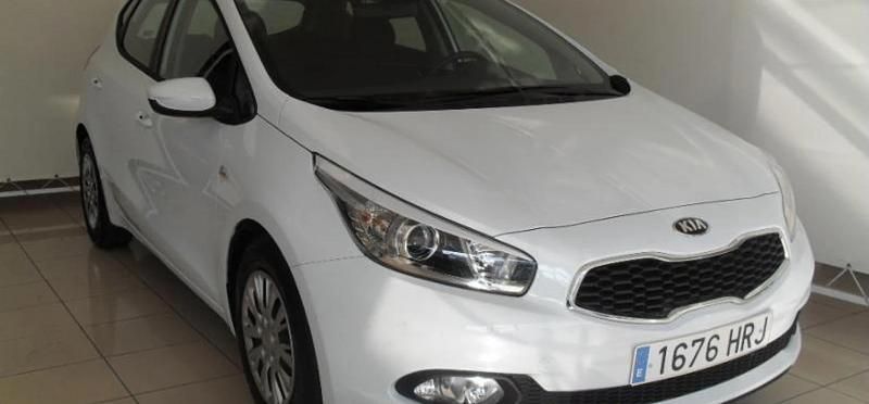 Blanco Usado 2013 Kia Ceed GT Berlina | 7500 € (Buen precio) - Imagen 1/4