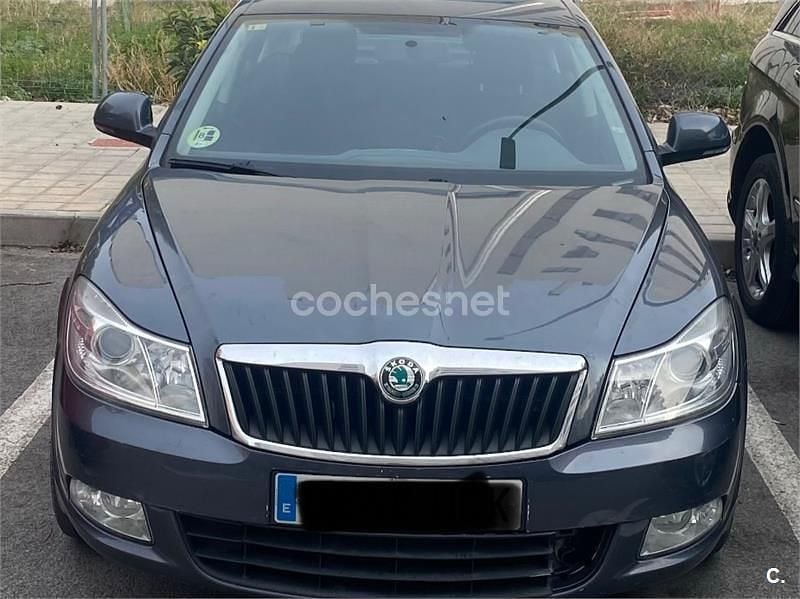 Gris / plata Usado 2011 Skoda Octavia Ambition Berlina | 3900 € (Precio justo) - Imagen 1/3