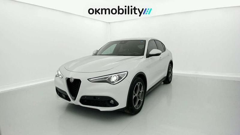 Usado Alfa Romeo Stelvio Sprint 160 CV (117 kW) 2022 Blanco SUV