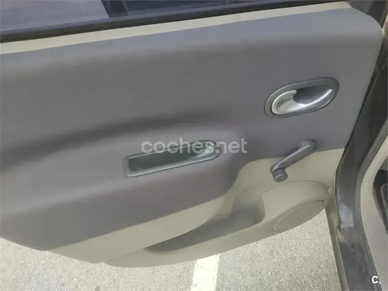 Usado Renault Scenic E-Tech Dynamique 130 CV (95 kW) 2006 Negro Monovolumen