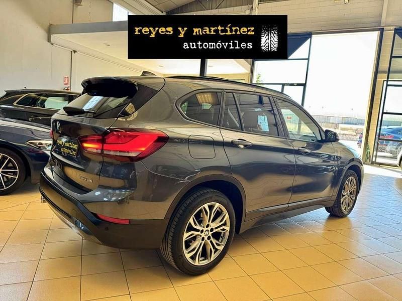 Usado BMW X1 Comfort Edition 136 CV (100 kW) 2021 Gris SUV