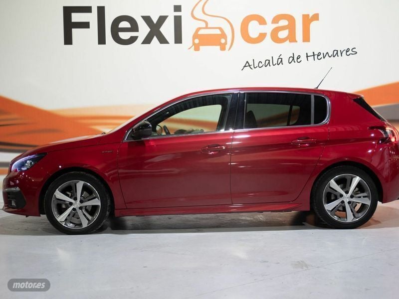Usado Peugeot 308 GT-line 131 CV (96 kW) 2019 Rojo Utilitario