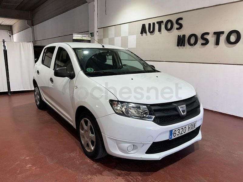 Usado Dacia Sandero Lauréate 75 CV (55 kW) 2014 Blanco Berlina
