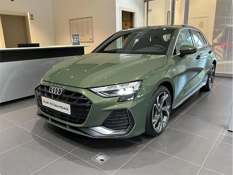 Verde Nuevo 2025 Audi A3 Sportback S-Line Berlina | 55.182 € - Imagen 1/4