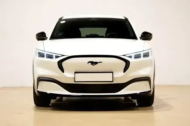 Usado Ford Mustang Mach-E Extended Range 258 kW (351 CV) 2023 Blanco SUV