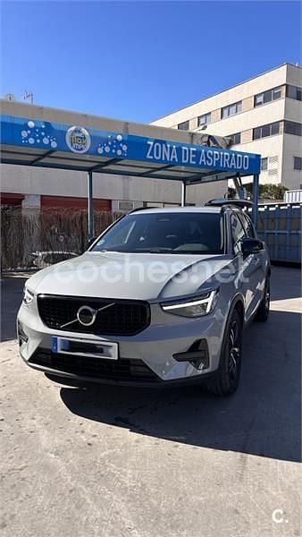 Usado Volvo XC40 Plus 163 CV (119 kW) 2024 Gris / plata SUV