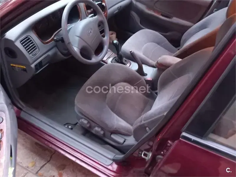 Usado Hyundai Sonata GLS 131 CV (96 kW) 2002 Granate Berlina