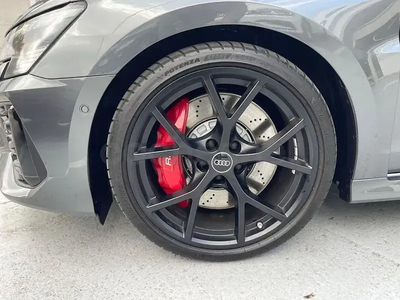 Usado Audi RS3 400 CV (294 kW) 2022 Gris / plata Berlina