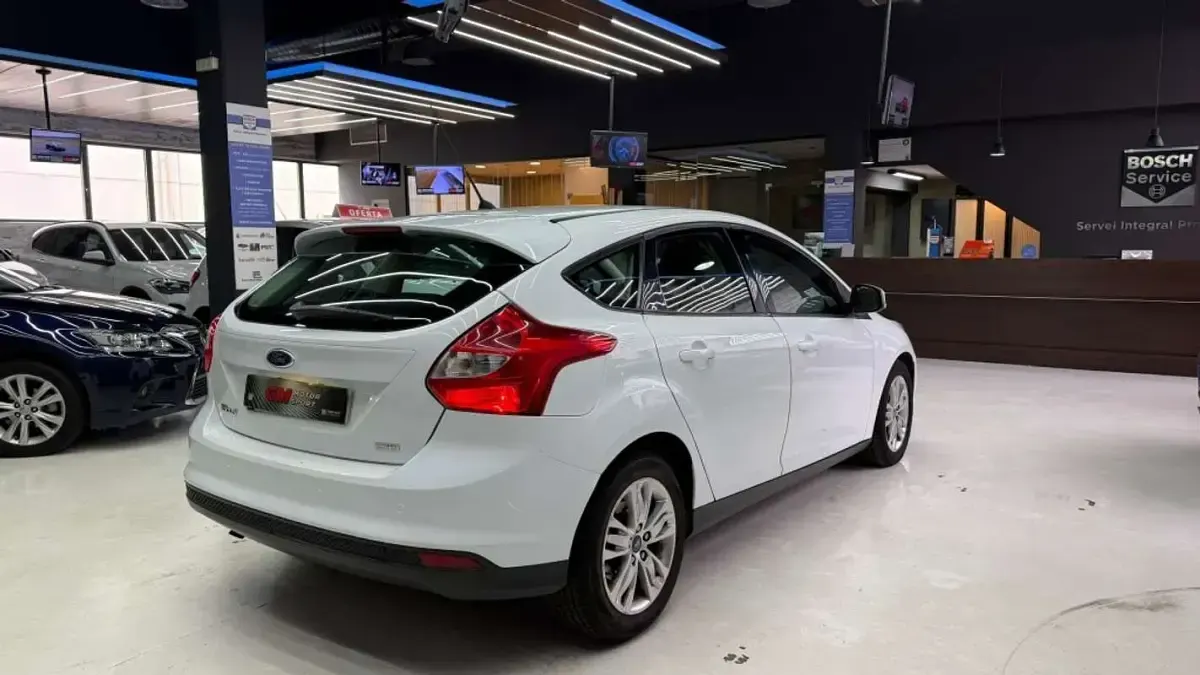Usado Ford Focus Trend 125 CV (91 kW) 2012 Blanco Utilitario