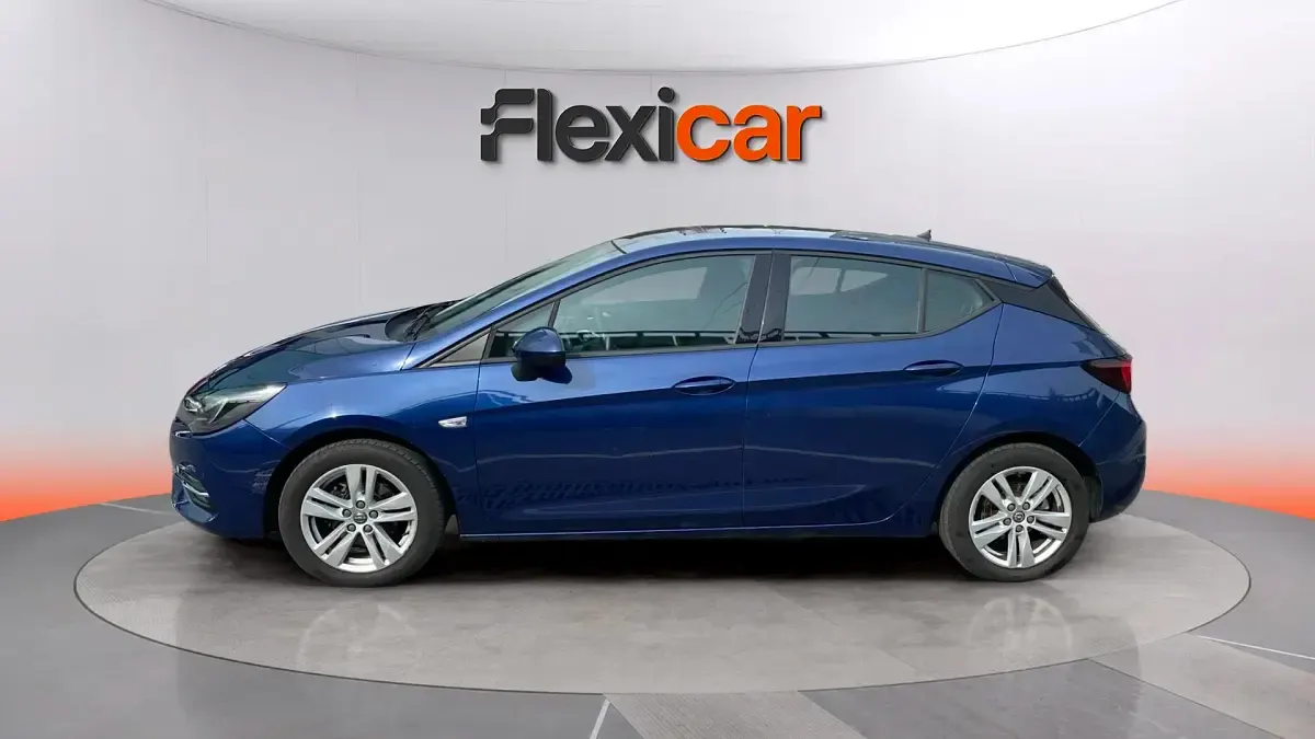 Usado Opel Astra Business Elegance 130 CV (95 kW) 2020 Azul Berlina