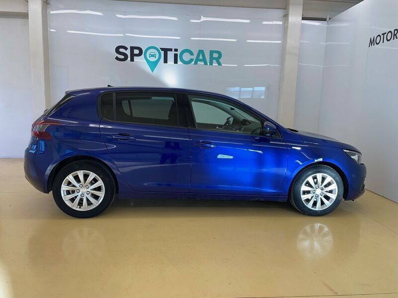 Usado Peugeot 308 Style 100 CV (73 kW) 2020 Azul Familiar