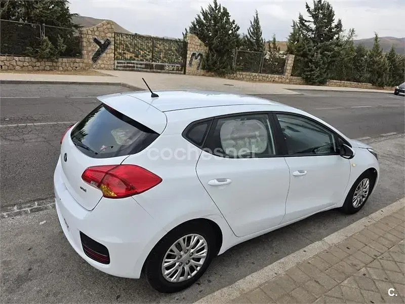 Usado Kia Ceed GT 90 CV (66 kW) 2016 Blanco Berlina