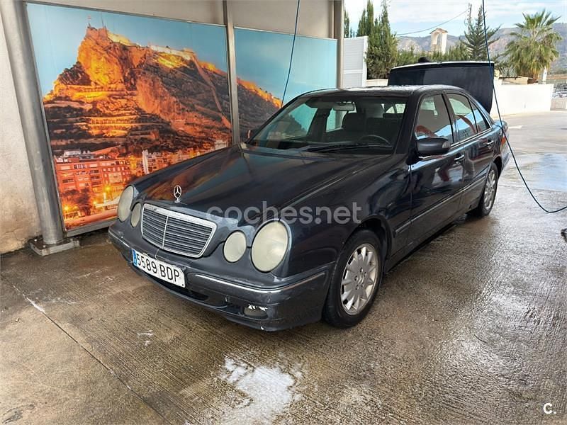 Usado Mercedes E320 Elegance 197 CV (144 kW) 2001 Azul Berlina