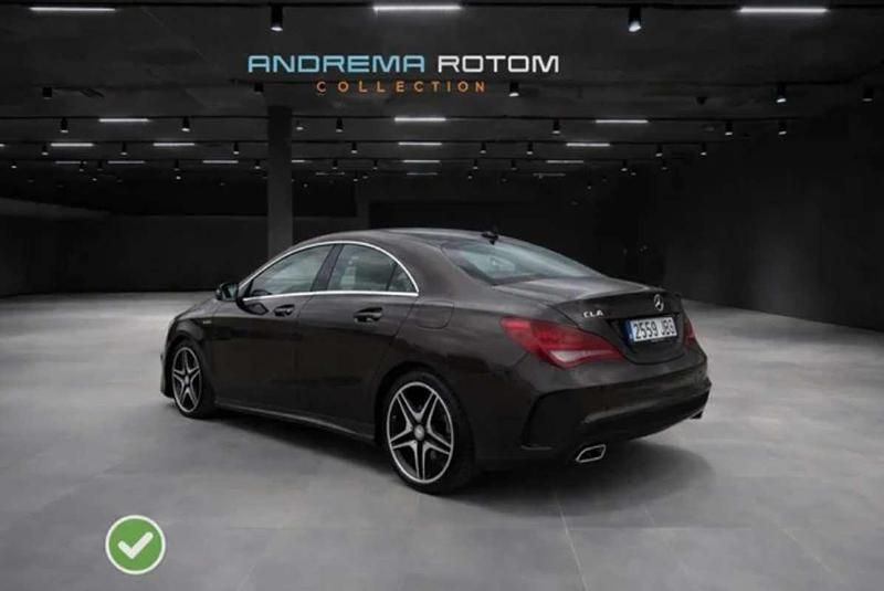 Usado Mercedes CLA200 AMG line 136 CV (100 kW) 2014 Coupe