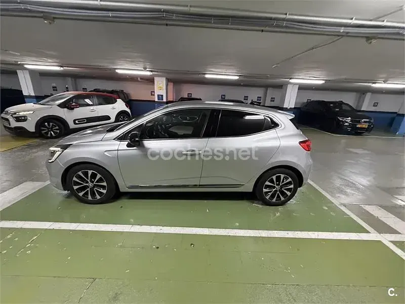 Usado Renault Clio V Techno 90 CV (66 kW) 2023 Gris / plata Berlina