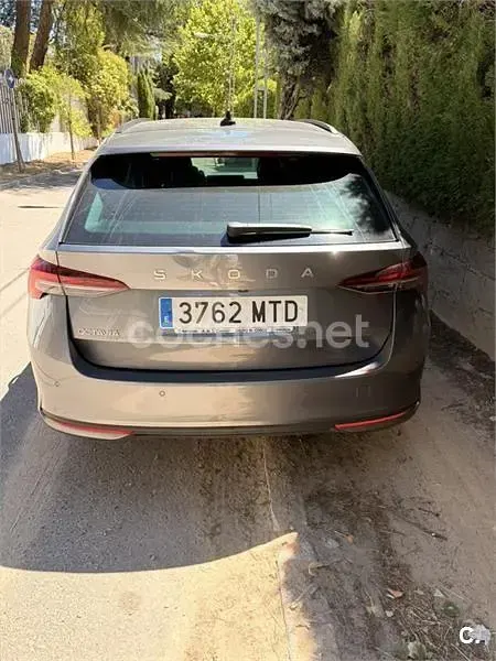 Usado Skoda Octavia 150 CV (110 kW) 2024 Gris / plata Familiar