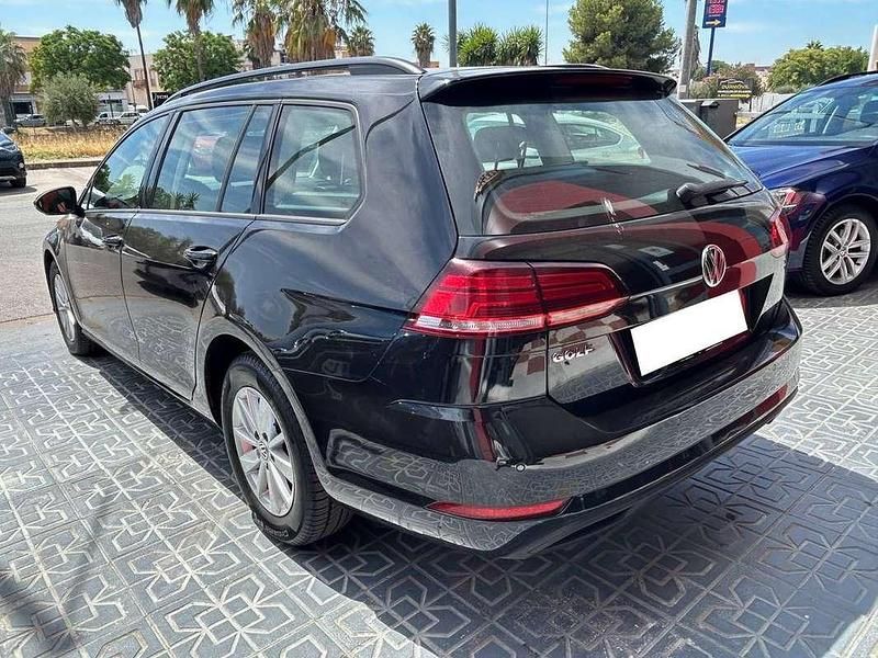 Usado VW Golf VII 116 CV (85 kW) 2020 Negro Familiar