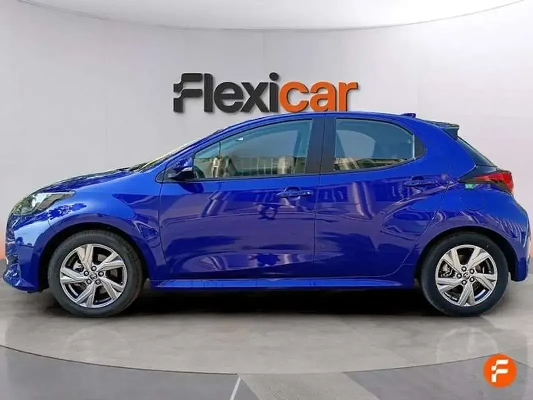 Usado Toyota Yaris Active 116 CV (85 kW) 2025 Azul Utilitario