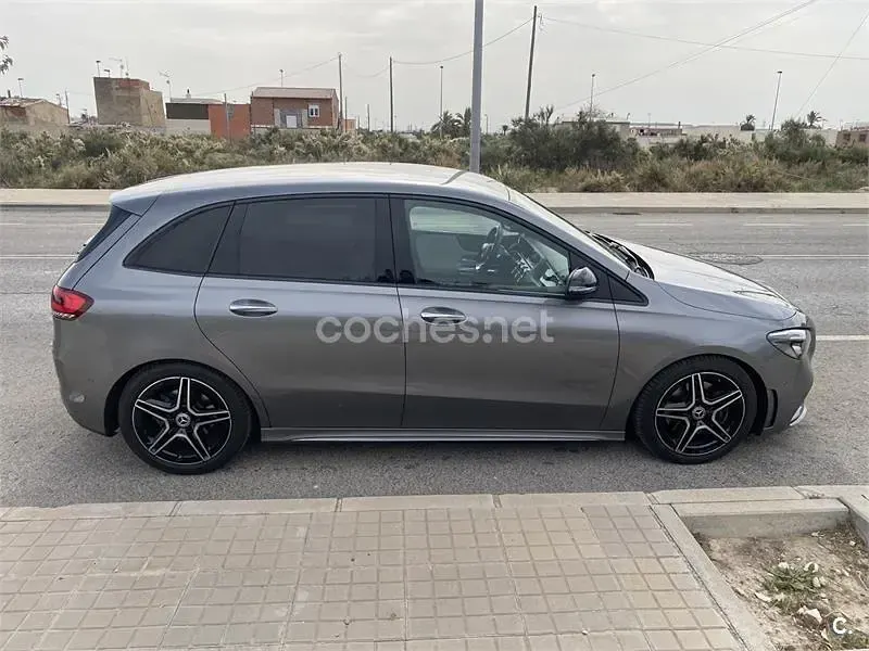 Usado Mercedes B220 170 CV (125 kW) 2020 Gris / plata Utilitario
