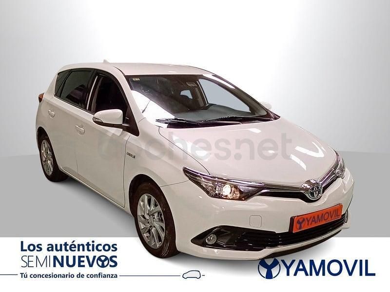 Usado Toyota Auris Hybrid Active 136 CV (100 kW) 2016 Blanco Berlina