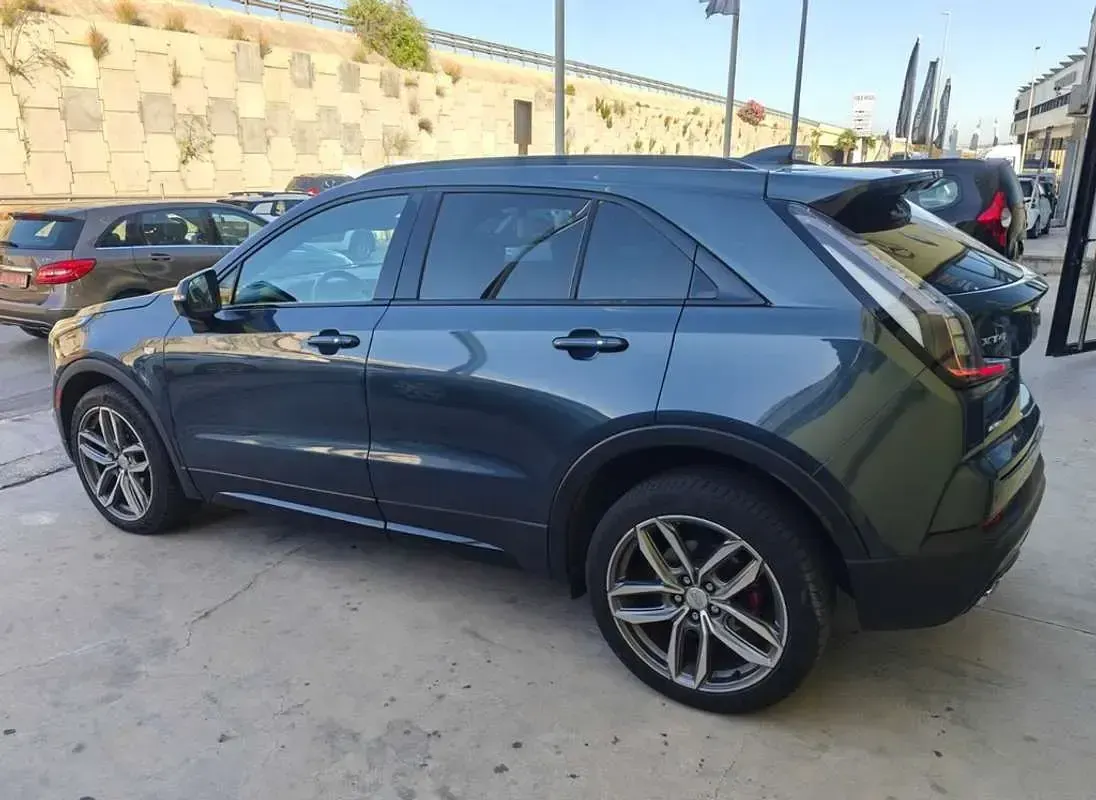 Usado Cadillac XT4 173 CV (127 kW) 2022 Azul SUV